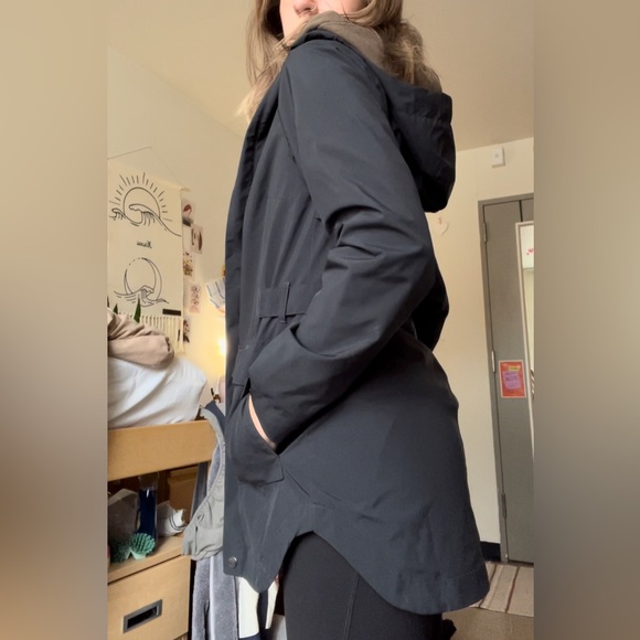 Columbia rain jacket 🌧️ - Picture 2 of 5